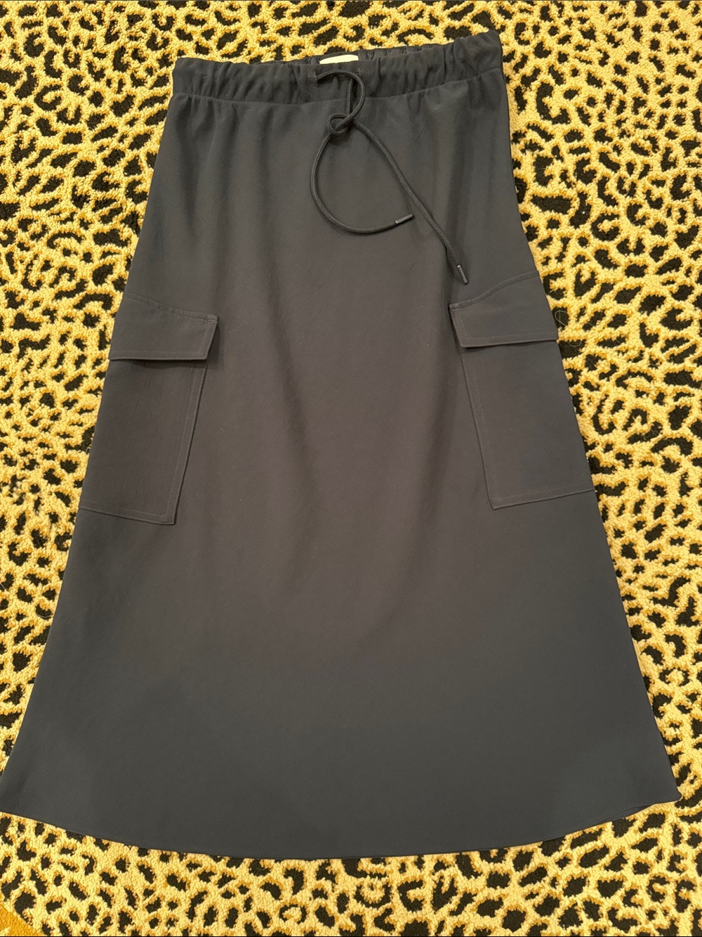 WILFRED Aritzia Muse Crepe Cargo Midi Skirt Sz XS Dark Night Navy